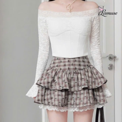 Áo kiểu mặc với chân váy tại Lamuse